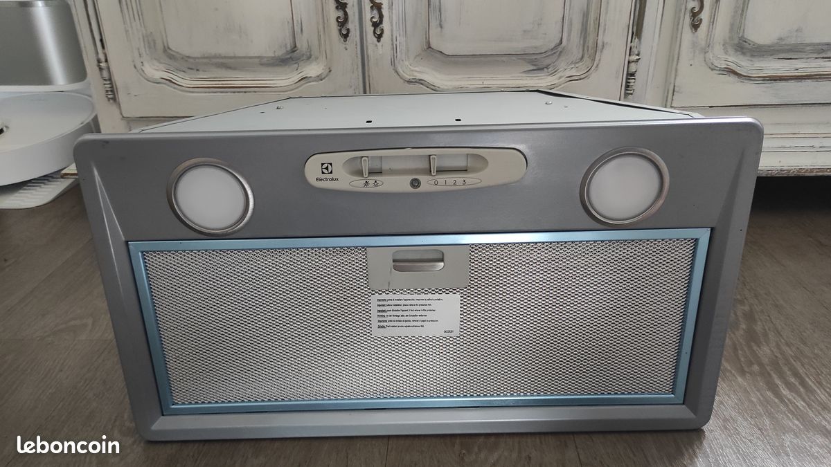 Hotte de cuisine neuve Electrolux LFG525S (image 4)