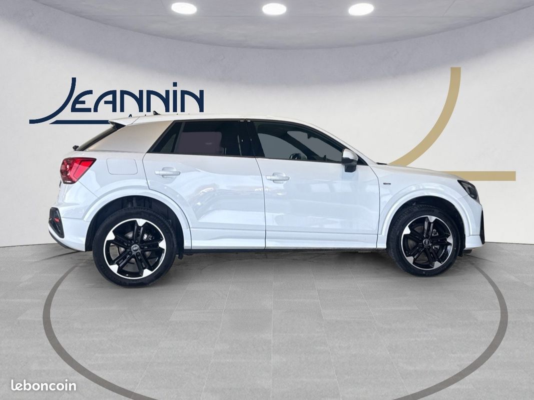 AUDI Q2 35 TFSI 150 S tronic 7 S line (image 6)