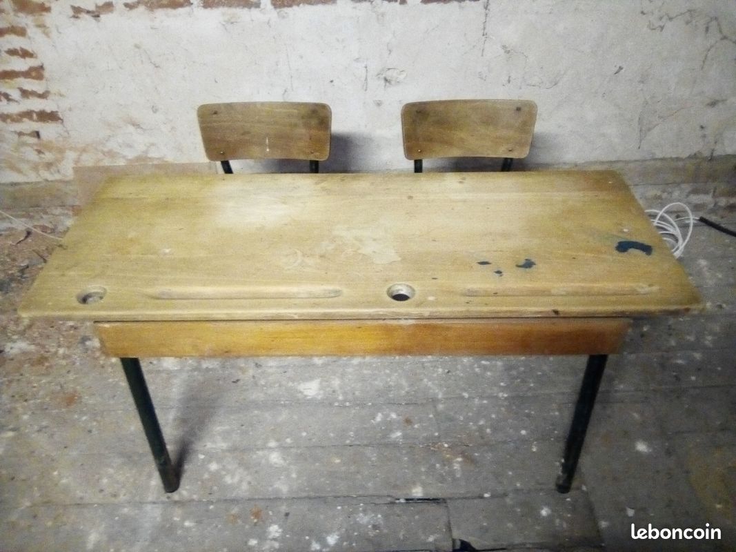 Table d'école ancienne (image 1)