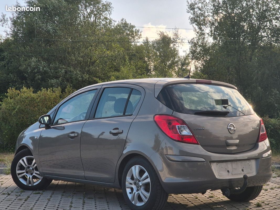 Opel corsa 1.3cdti 2012 / 5 portes / 1 main / crit’air 2 / carnet d'entretien complet / ct - 1 mois / rien a prévoir (image 3)