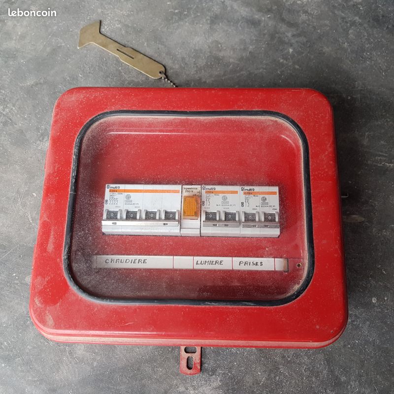 Coffret d'arrêt d'urgence chaufferie Legrand (image 1)