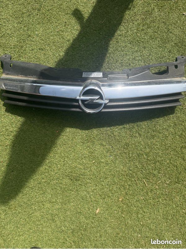 Calandre Opel astra (image 1)