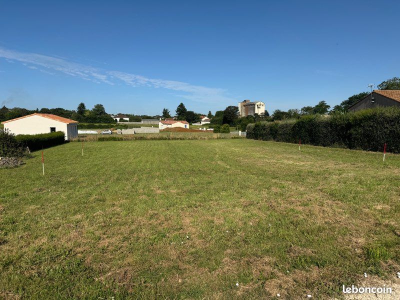 Terrain viabilisé · à Sauzé-Entre-Bois · 25 500 €