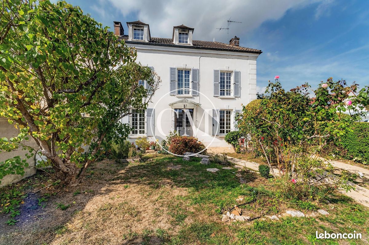 Maison 7 pièces 190 m² · à Le Perray-en-Yvelines · 190 m² · 571 500 €