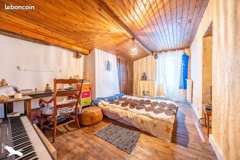 Maison 6 pièces 196 m² · à Mervent · 196 m² · 194 444 €
