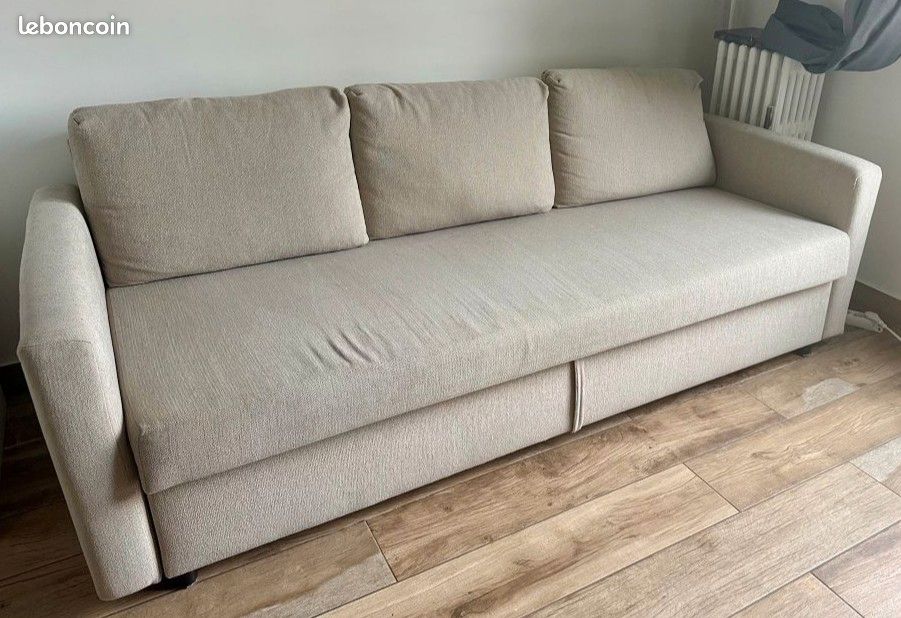 IKEA FRIHETEN* canapé 3 places convertible en *très bon état*, couleur beige clair (image 1)