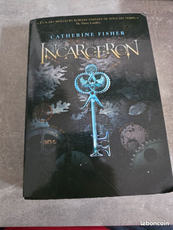 Livre incarceron (image 2)