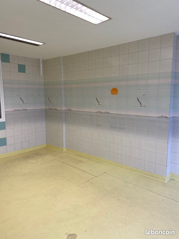Local commercial 5 pièces 70 m² · à Saint-Vallier · 70 m² · 400 €