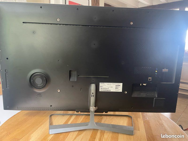 TV Philips 47PFL6907 avec défaut led rouge (image 2)
