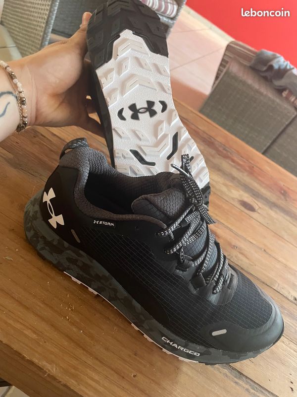 Chaussures sport neuves Under Armour (image 1)