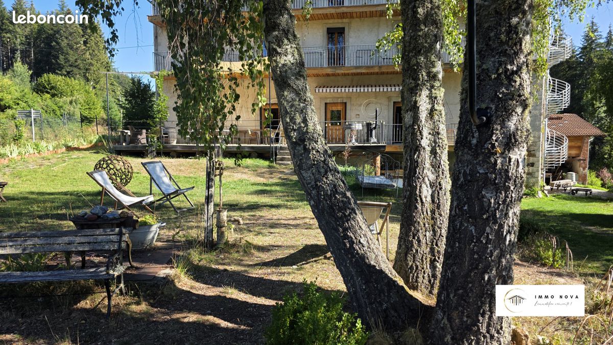 Maison 20 pièces 540 m² · à Saint-Alyre-d'Arlanc · 540 m² · 570 000 €