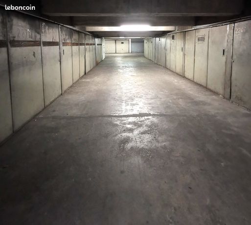Lot de 12 box fermés Bagnolet