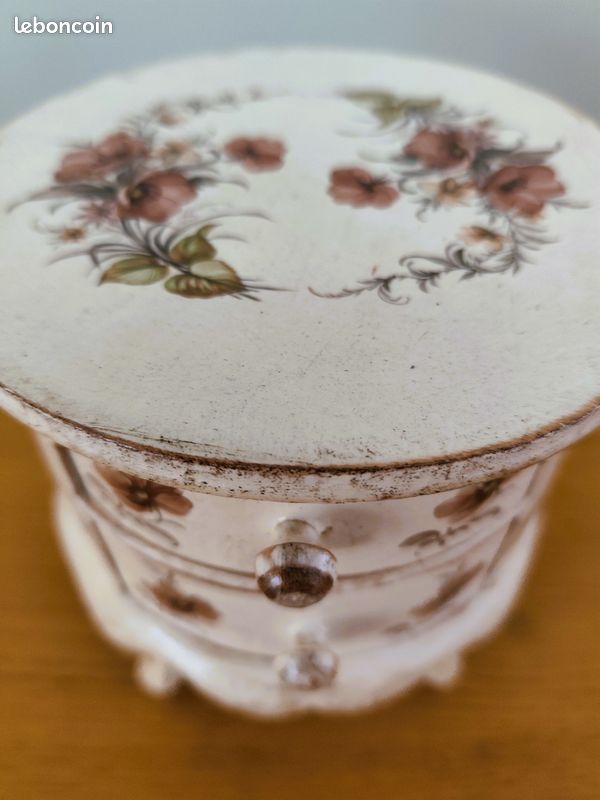 Boîte à bijoux ronde ancienne, fin du XIXe siècle. En vente