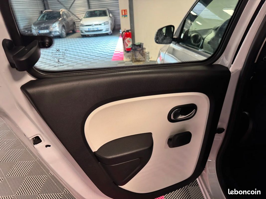 RENAULT TWINGO III 1.0 SCe 70 E6C Limited / REGULATEUR / BLUETOOTH / SUIVI RENAULT (image 16)