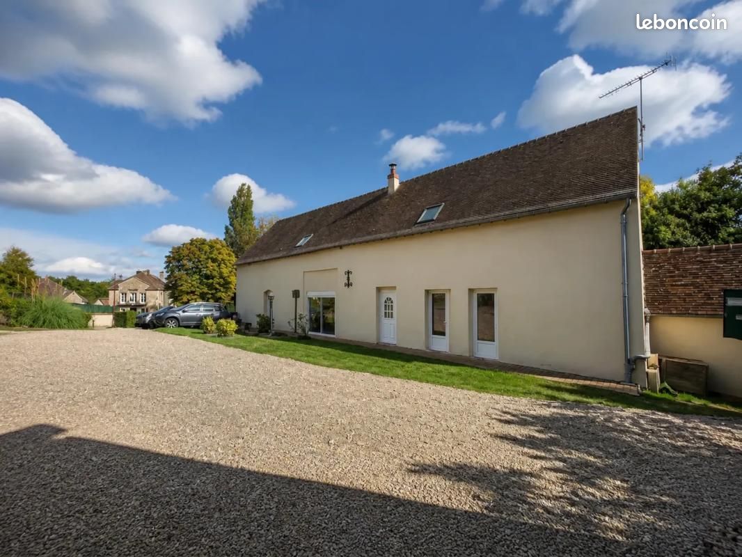 Maison 9 pièces 220 m² · à Sablons sur Huisne · 220 m² · 233 000 €