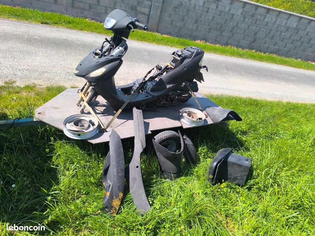 Scooter 50 cm3 en 4 temps pour pièces (image 1)