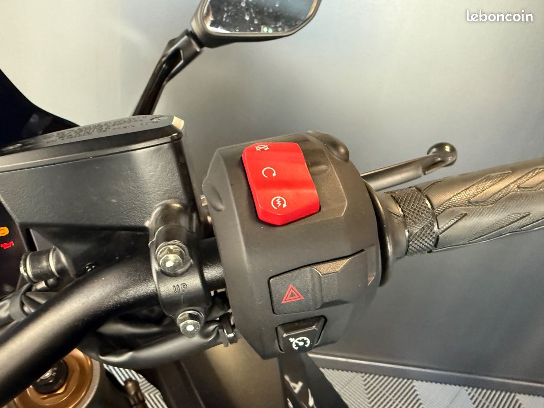 Suzuki GSX-S 1000 GT - 1ère main / GPS Tomtom / Bagagerie / Bulle haute Ermax (image 12)