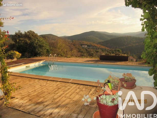 Maison 10 pièces 275 m²