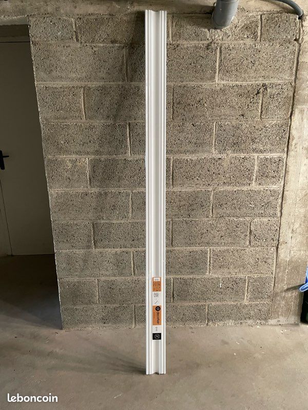 Moulure en polymère extrudé D10, 80 x 80 mm, 2 m (image 2)