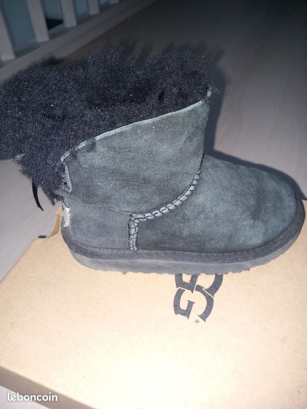 Ugg noir 27 (image 1)
