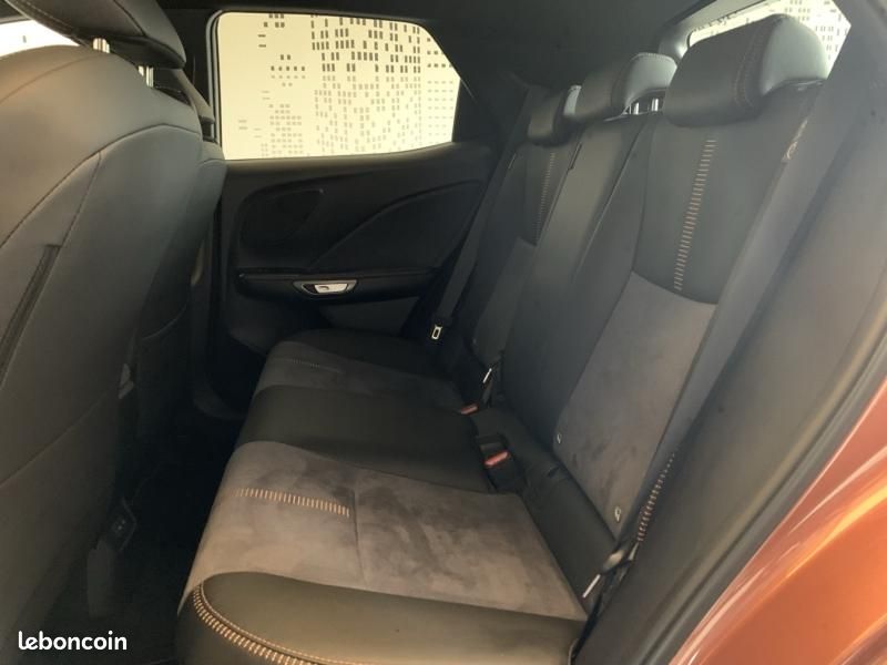 Lexus LBX 1.5 136ch Cool 2WD (image 12)