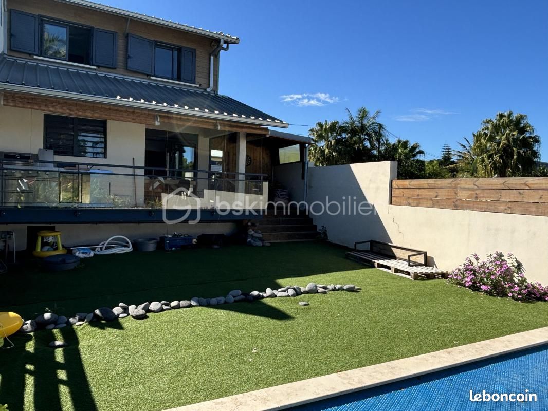 Maison 5 pièces 106 m² · au Tampon · 106 m² · 377 000 €