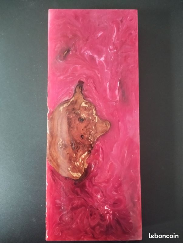 C11 - Loupe de bois et résine rouge (image 2)