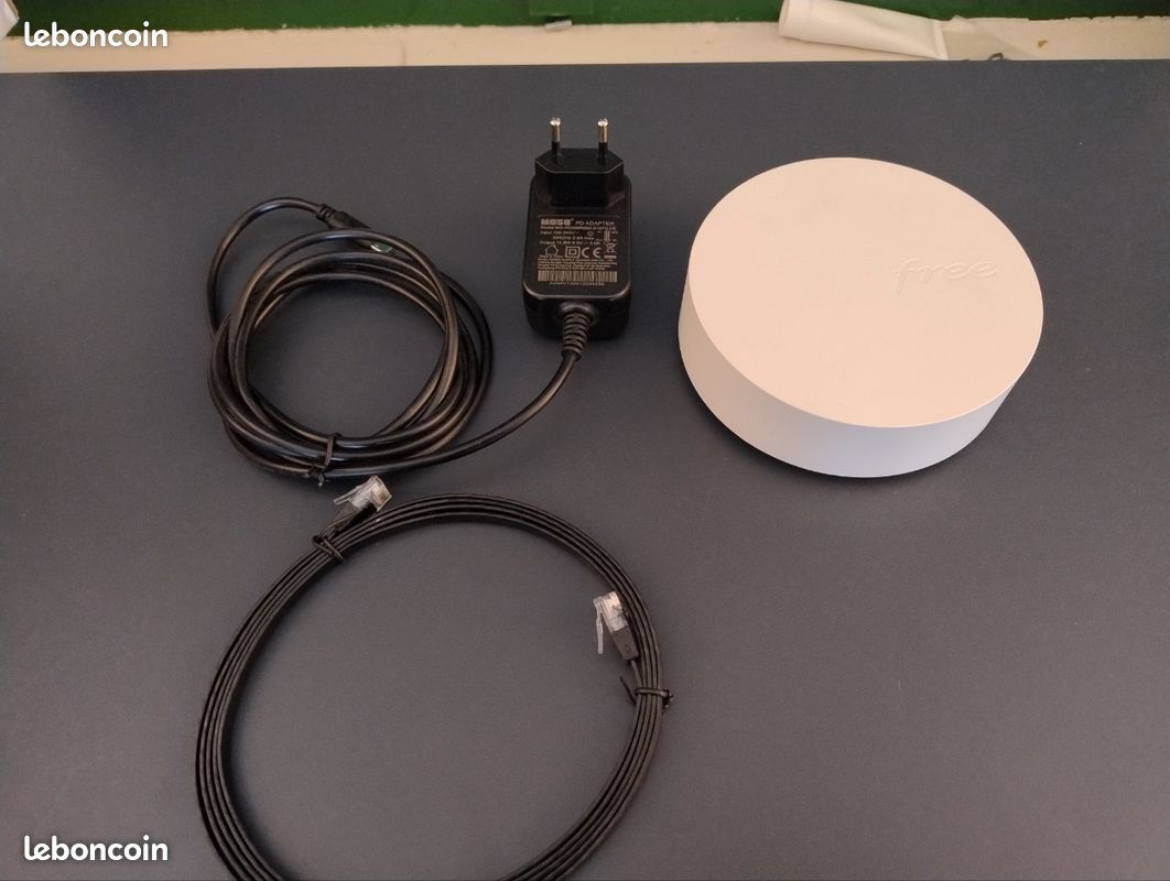 Répéteur WiFi Free Freebox POP – Très Bon état – Avec Alimentation