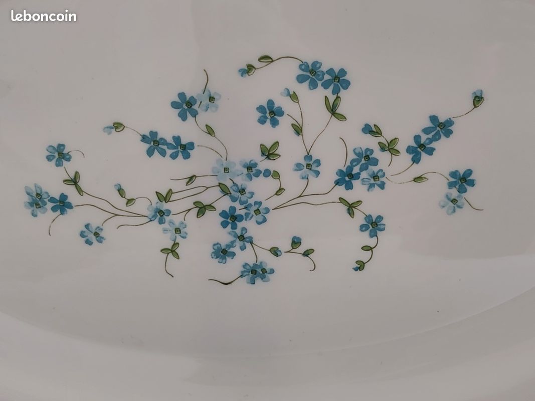 PLAT OVALE FOUR fleurs BLEUES VERONICA ARCOPAL 1364 - Vendu