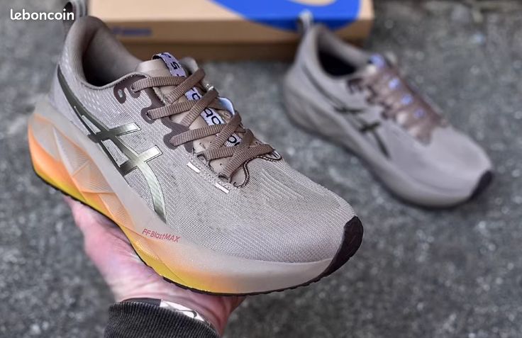 Asics NOVABLAST LUXE Brun Chaussures