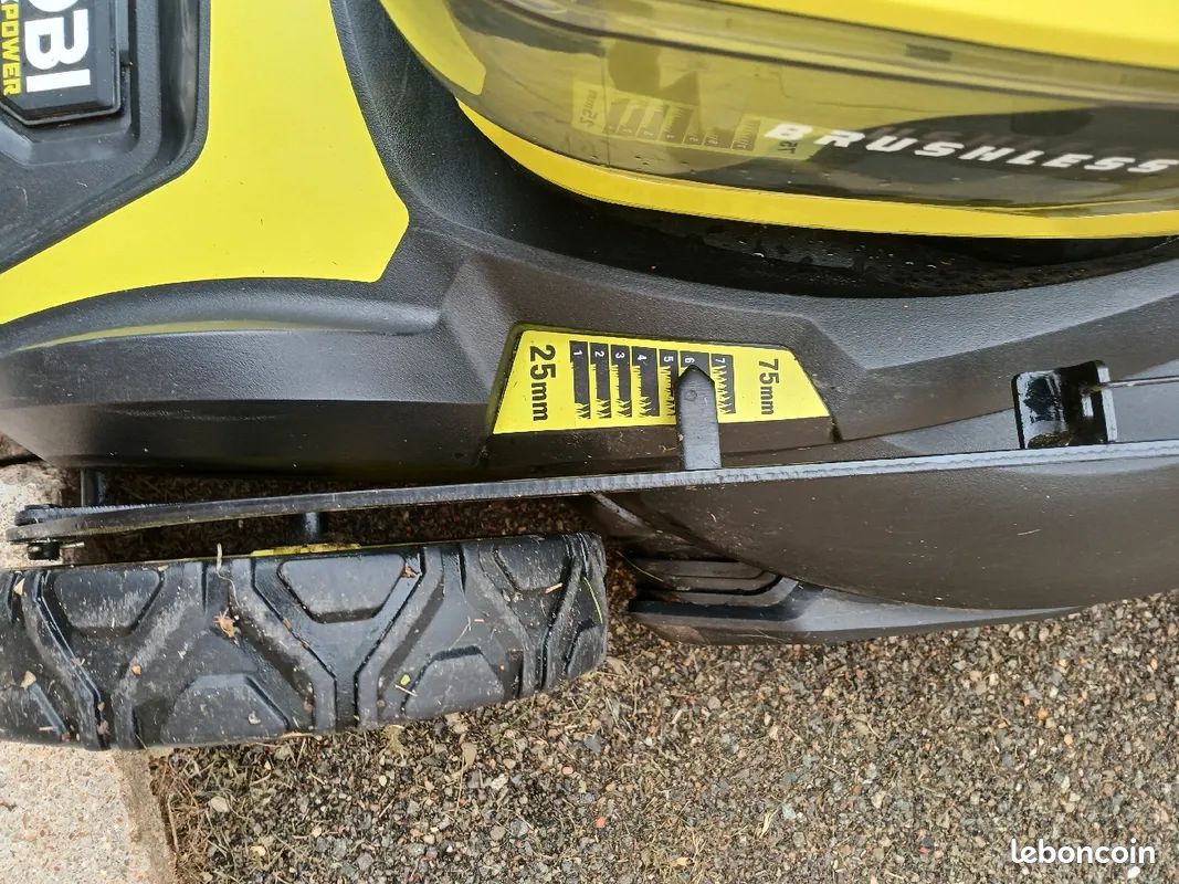 Tondeuse auto tracté à batteries Ryobi 36V Coupe 46cm (image 4)