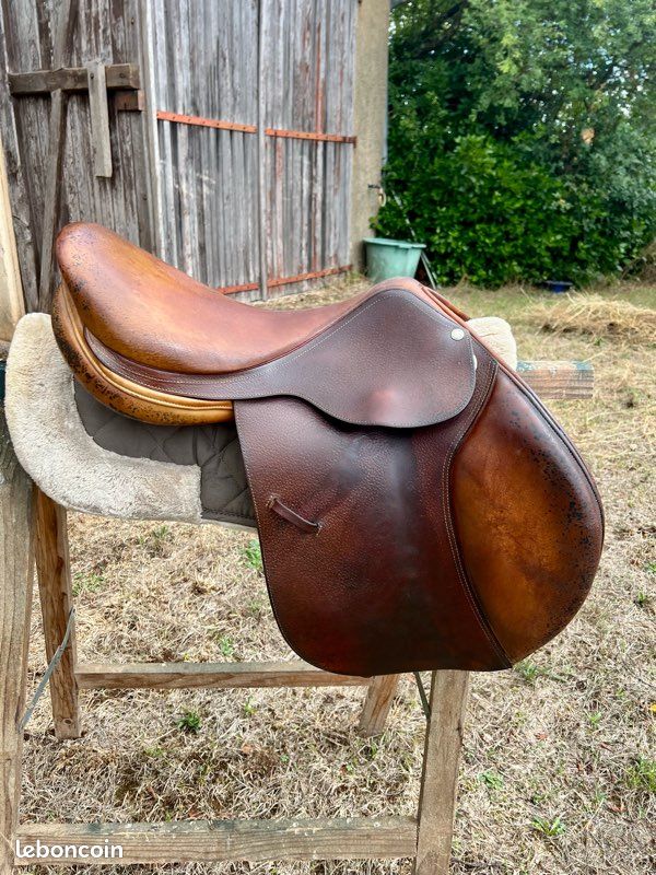 Selles de dressage à vendre Maine-et-Loire | France