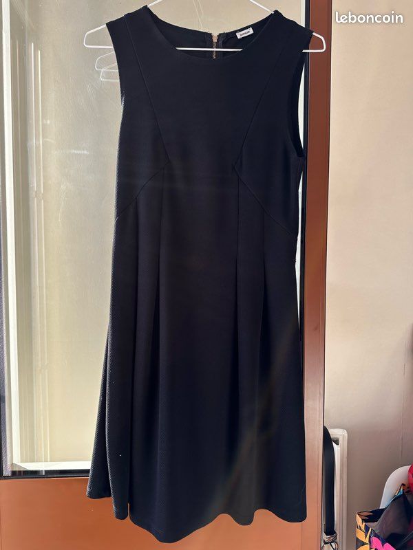 Jolie robe noire patineuse Pimkie 38 (image 2)
