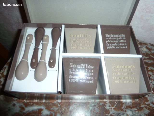 Coffret neuf de 4 pots pr souffles ou entremets (image 1)