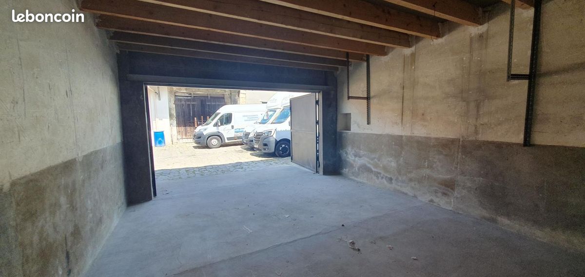 Parking 24 m² · à Nanterre · 24 m² · 460 €/mois