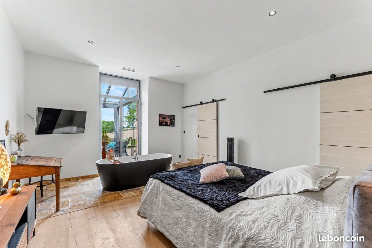Propriété 8 pièces 334 m² (image 12)