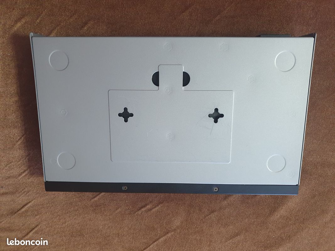 Cisco SG100-16 (image 2)