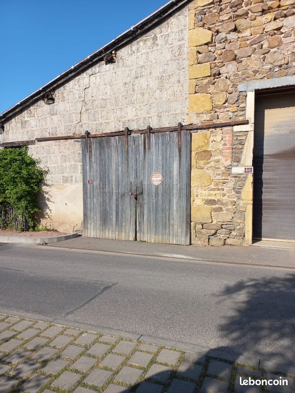 Local commercial 1 pièce 100 m² · à Saint-Amour-Bellevue · 100 m² · 70 000 €