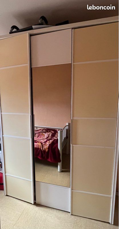 Armoire 3 portes avec miroir (image 1)