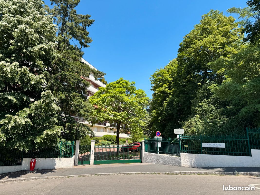 Appartement 1 pièce 42 m² · à Écully · 42 m² · 1 190 €