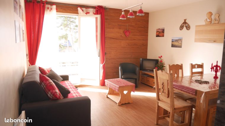 Grand T2 haut de gamme, plein centre, terrasse, wifi, pkg