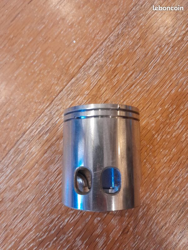 Piston NOS Yamaha AT2 réf 316-11631-00 98 (image 2)