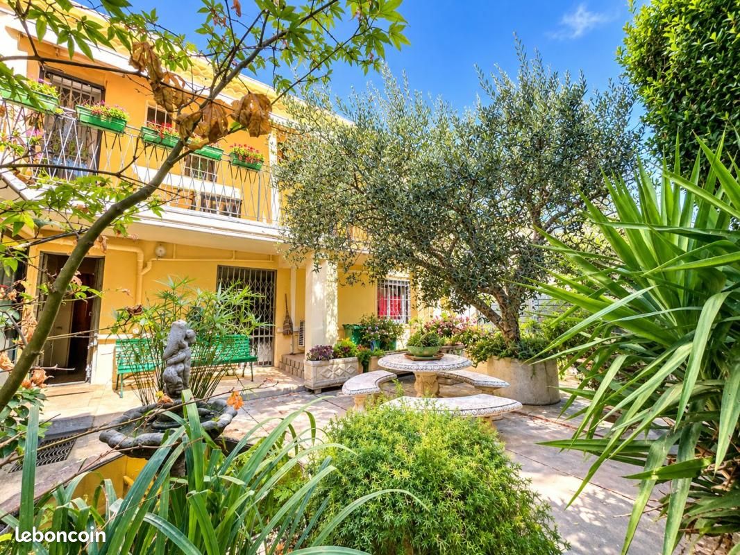 Maison 5 pièces 175 m² · à Nîmes · 175 m² · 330 000 €