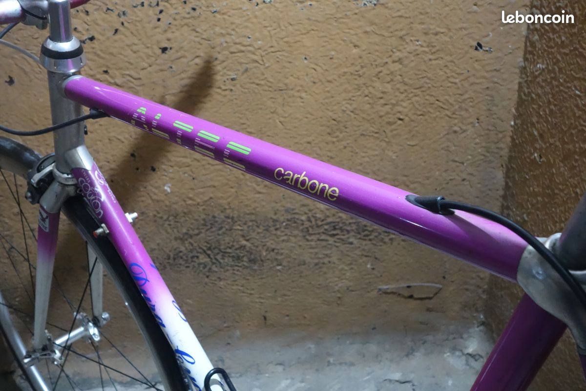 Vélo De Course Vintage ALTEC – Cadre Carbone – Équipé Campagnolo – Occasion