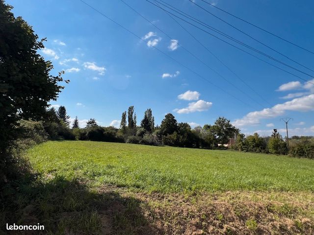 Terrain constructible 2107m2 & 1765m2 · à Chessy-les-Prés · 21 200 €