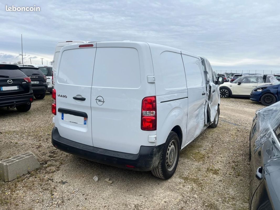 Opel Vivaro III 2.0 CDTi 145 "accidenté" (image 4)