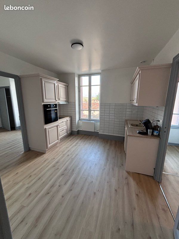 Appartement 3 pièces 74 m² · à Amplepuis · 74 m² · 570 €/mois