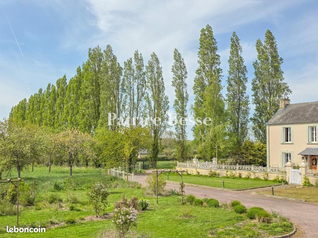 17 pièces 470 m² · à Bayeux · 470 m² · 997 500 €