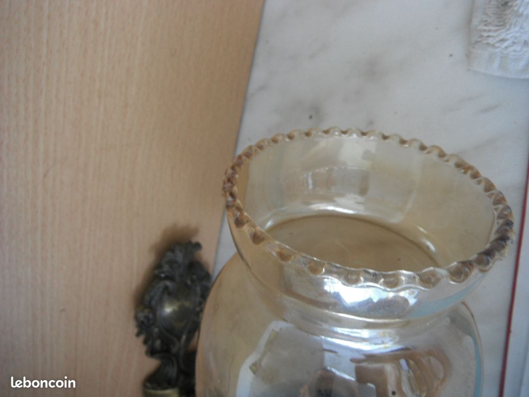 Ancienne applique murale en bronze et bois bougie globe en verre teinte (image 8)