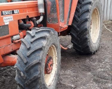 Tracteur agricole Renault R7012 à vendre sur Morin